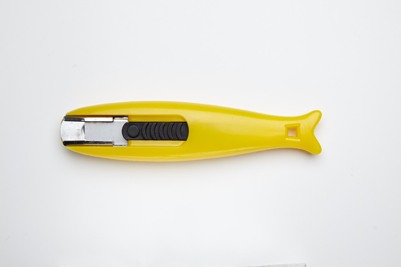 Fish Style Safety Box Cutter (SC-1163) - SafeCutters
